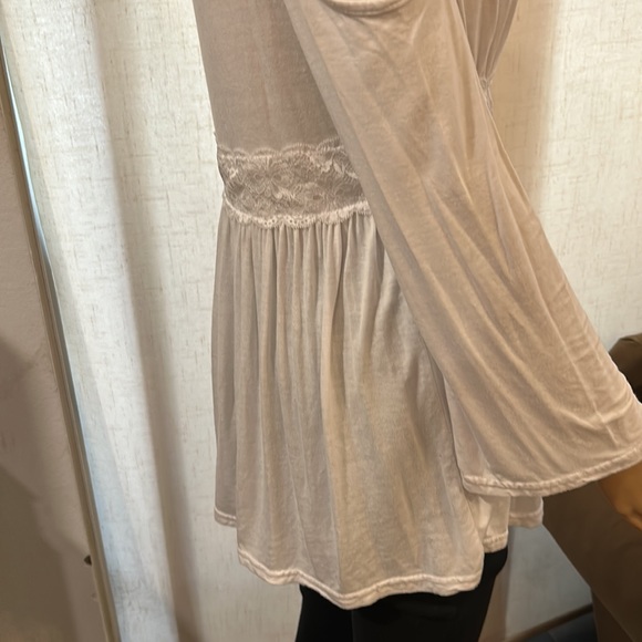 White cold shoulder tunic sz M - Picture 2 of 3